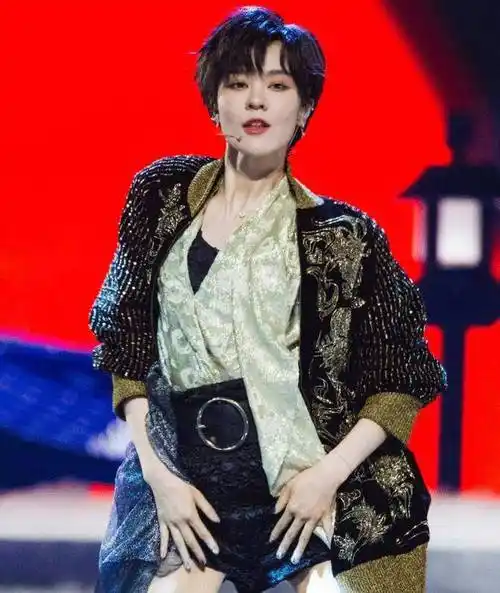 浪姐第三次公演造型宁静组暗黑风格看到郁可唯被圈粉了