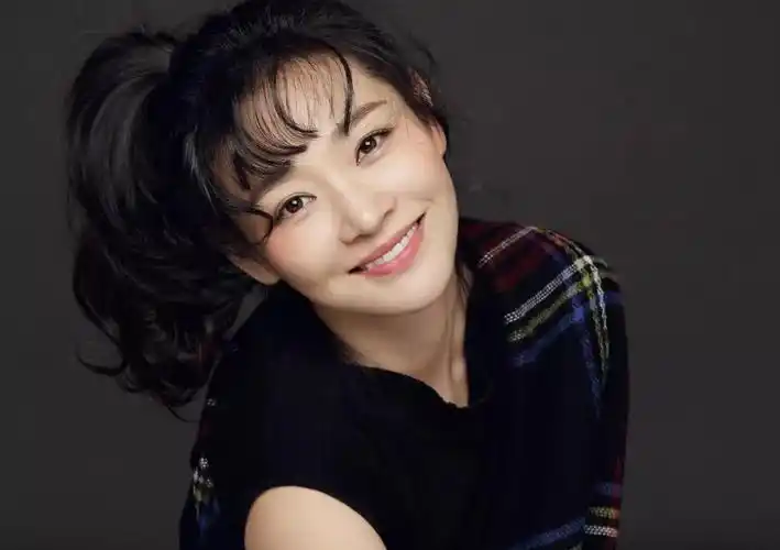 多次合作张嘉译,"老婆"头衔挂身上依旧没红,被张国立一炮带火