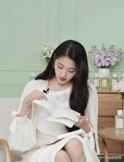 关晓彤成为中国新一代偶像近年来,关晓彤以其出色的演技和可爱的形象