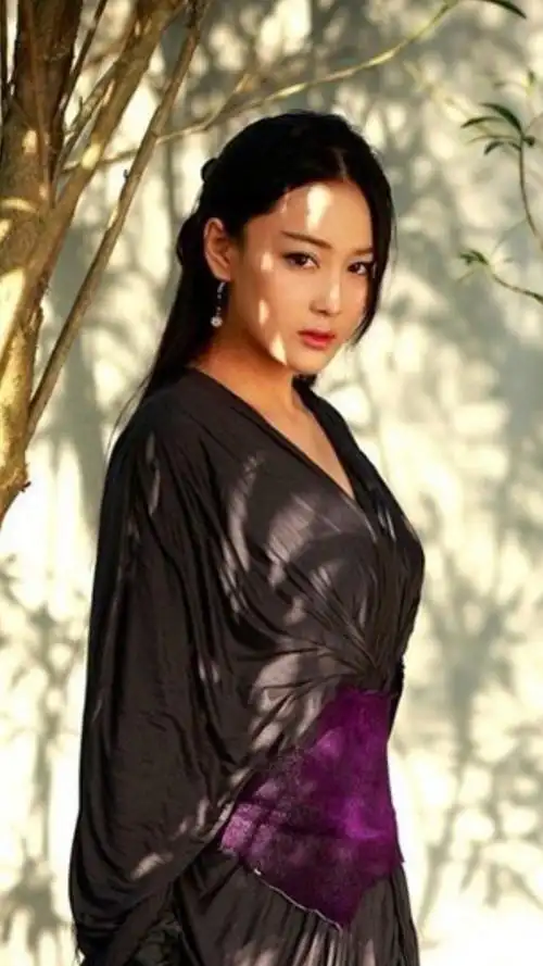 神雕侠侣李莫愁,金庸武侠首位反派女人物之一李莫愁年轻时也是一个