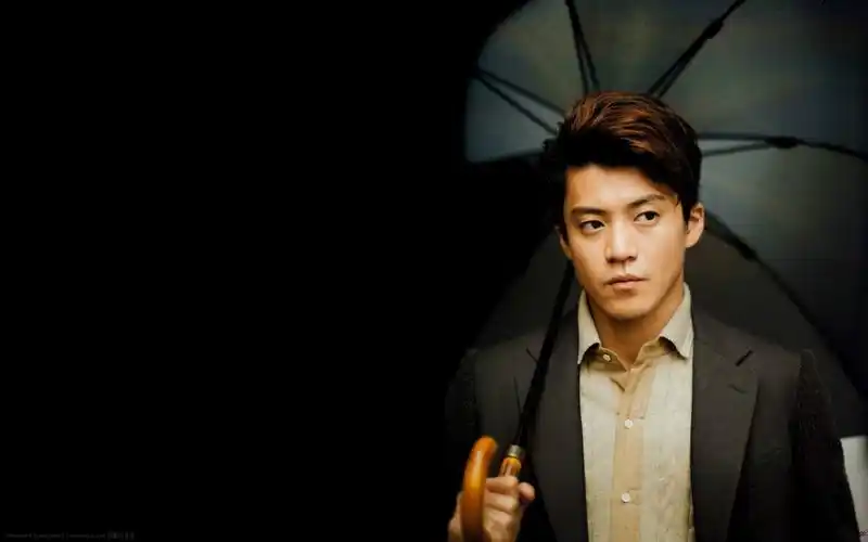 小栗旬写真图片-自制900x1440壁纸.高清大图-明星写真馆n63.com