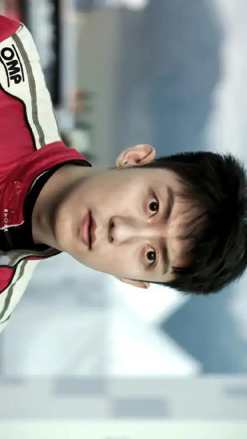 黄景瑜新剧开越野车路透