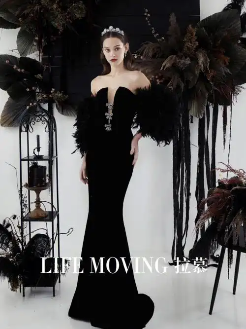 你可以永远相信黑色礼服的魅力