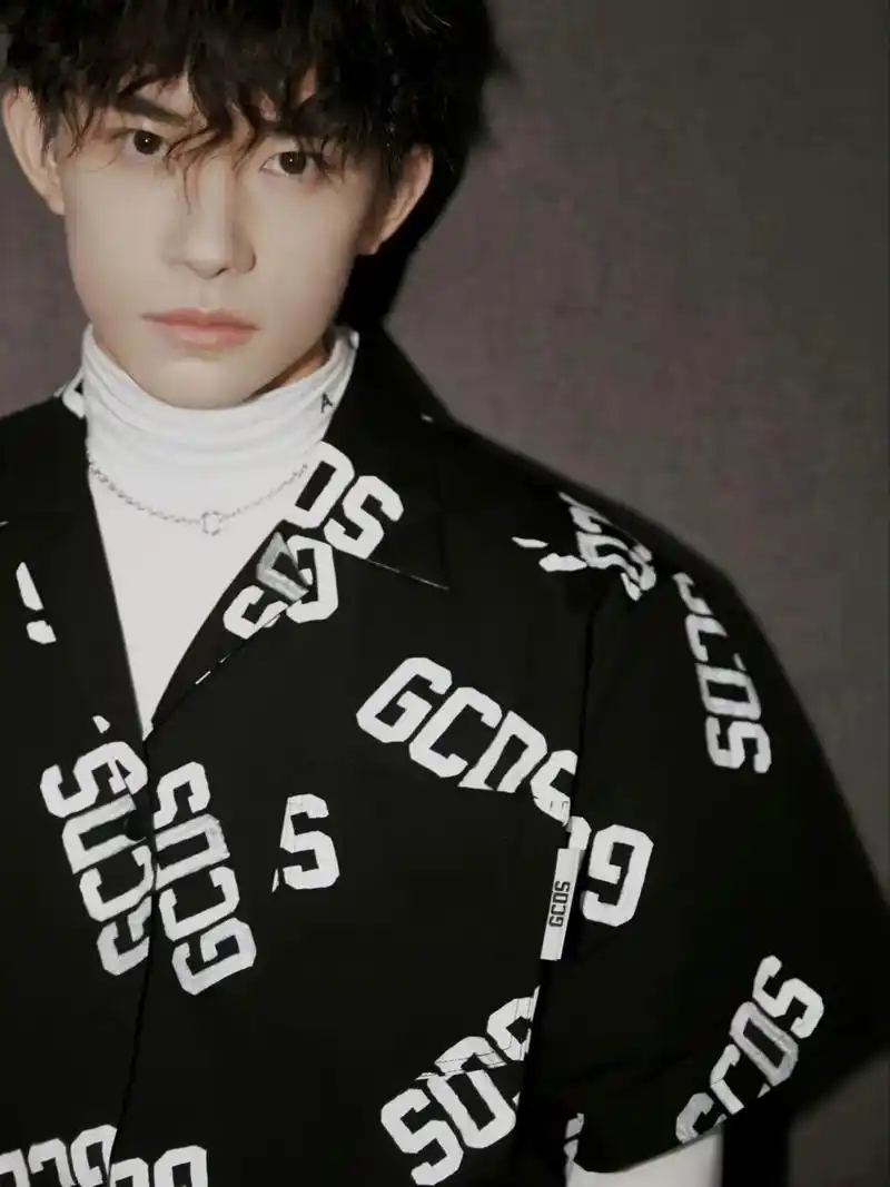 易烊千玺《这就是街舞》造型