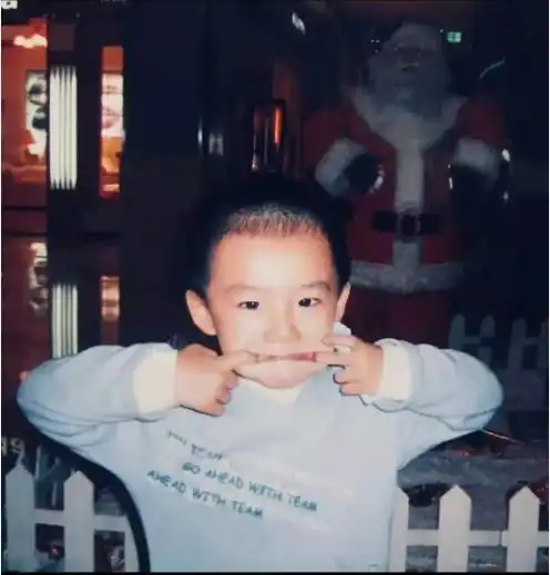 可以肯定,他是我小时候非常羡慕的城里人.