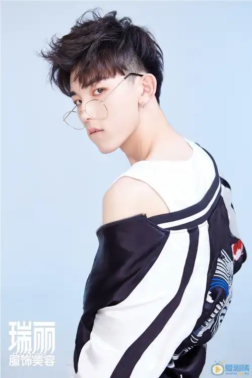 郭俊辰个性写真