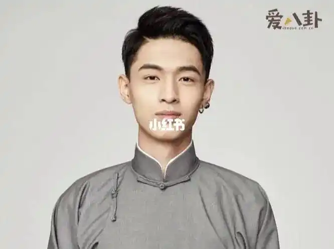 老秦是抽烟喝酒纹身蹦迪却还是能温柔到骨头里的男孩#秦霄贤的白月光