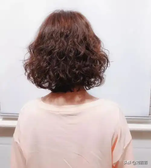 胖子适合烫什么发型(推荐18款适合胖脸的洋气烫发)