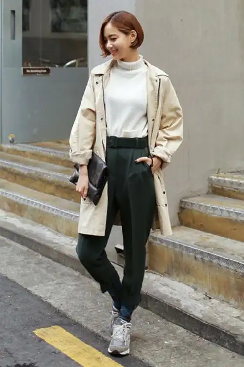 内搭高领针织毛衫,哈伦裤,轻松休闲哦.