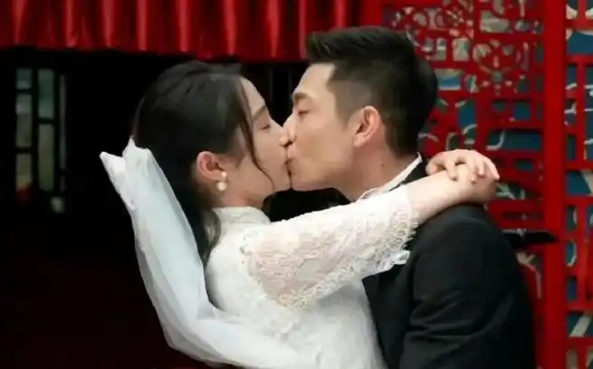 张一山和关晓彤这么亲吻,鹿晗看到会不会吃醋?