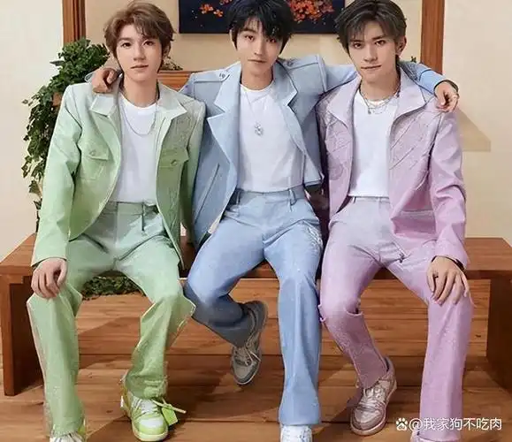 作为tfboys成员,三人在出道初期曾一起展现出青春洋溢的形象,凭借积极