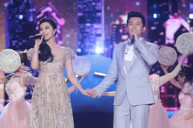 李晨和范冰冰为何恋爱这么多年还不结婚,李宇春简单一句道出本质.