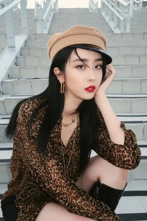 这回真的懂赵小棠美在哪了豹纹红唇全换上美艳御姐风太正了