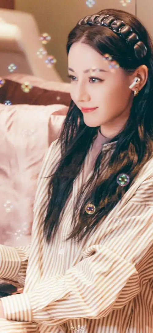 迪丽热巴大明星的星光##迪丽热巴来成都晒黑了