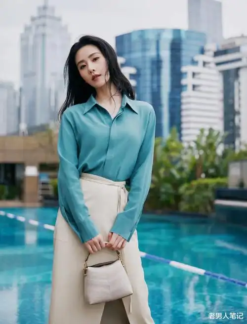 蓝衬衫白色开叉裙, 轻盈优雅自信从容(刘诗诗 穿衣)