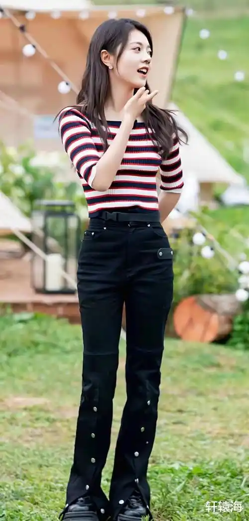 看了赵今麦的穿搭才明白:短裤才是女生夏季显瘦显高的时尚单品!