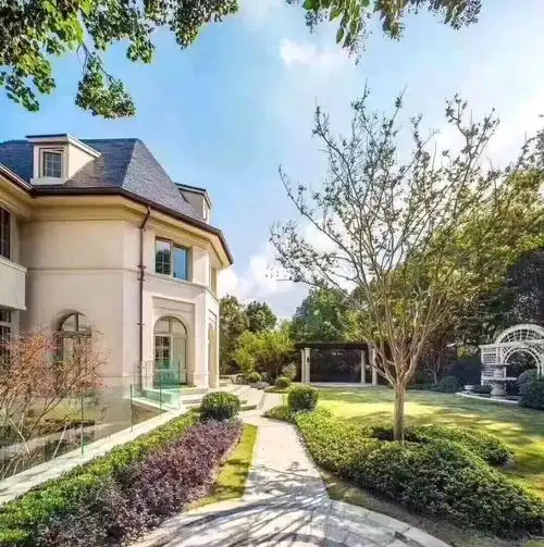 占地1000平以上精装修交付的一手独栋别墅