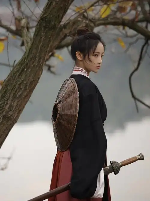 欢娱影视演员吴佳怡six最新古装大片释出醉卧林野