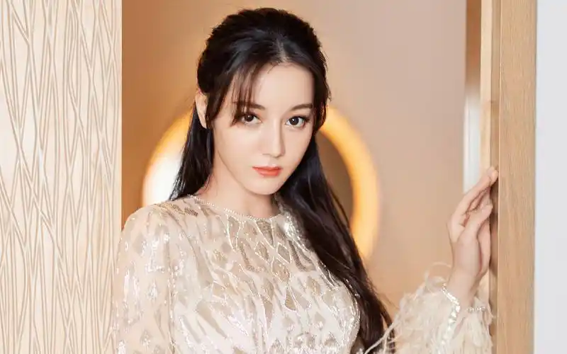 迪丽热巴仙气性感高清桌面壁纸