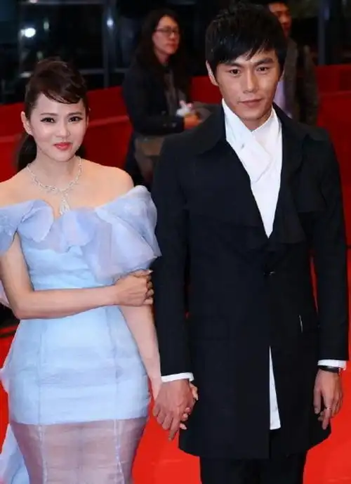 与哈林恋爱23年,最终败给家世?51岁伊能静为何选择小10岁的他