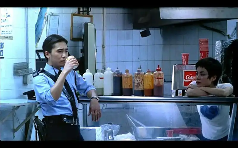 重庆森林-梁朝伟喝coffee画面帅到我了