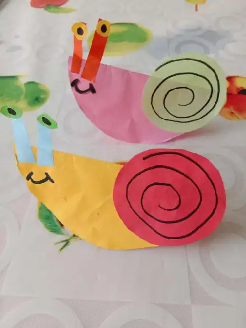 小博士双语幼儿园 小班手工制作课 制作小蜗牛