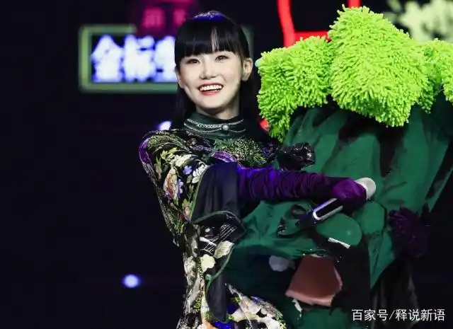 《蒙面唱将》范丞丞魏大勋黄龄揭面,童年照暴露"二师兄"身份