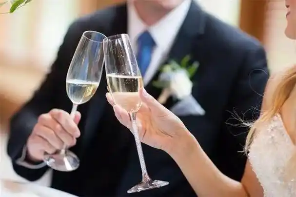 倒叙分享得体新娘养成记不得不知的敬酒礼仪