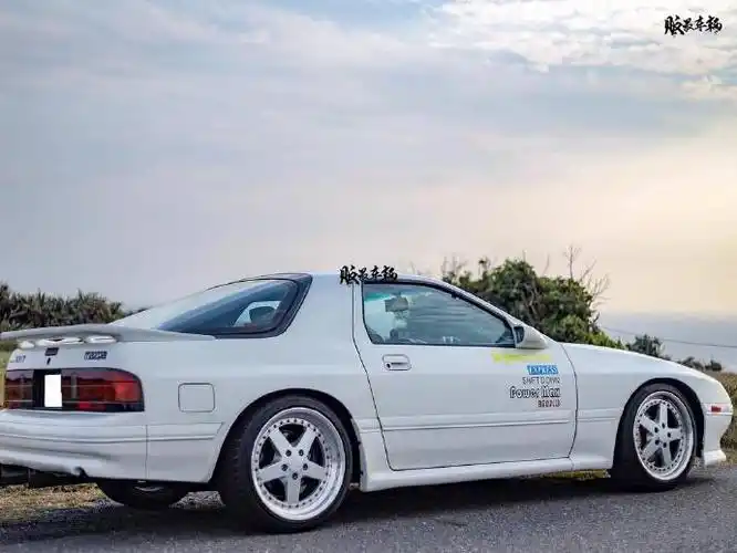 这是高桥凉介的fc3s吧