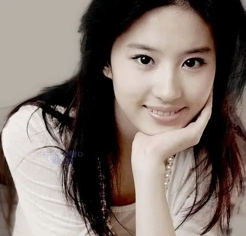 8刘亦菲出道即被称为"天仙" 演艺事业一帆风顺