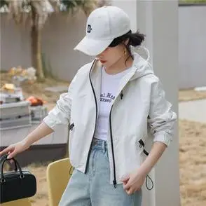 柚见伴夏轻户外冲锋衣女防风轻防水双层连帽外套拉链休闲短夹克