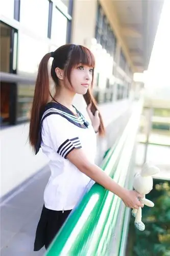 无敌清纯美女校花生活照 可爱双马尾校服写真