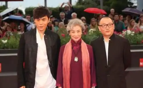 74岁获影后,与丈夫分居11年到白头,儿媳妇都这么有名气