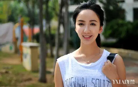 答:你说的这首歌曲的原曲改编自常石磊的歌:哥哥歌手:常石磊试听地址