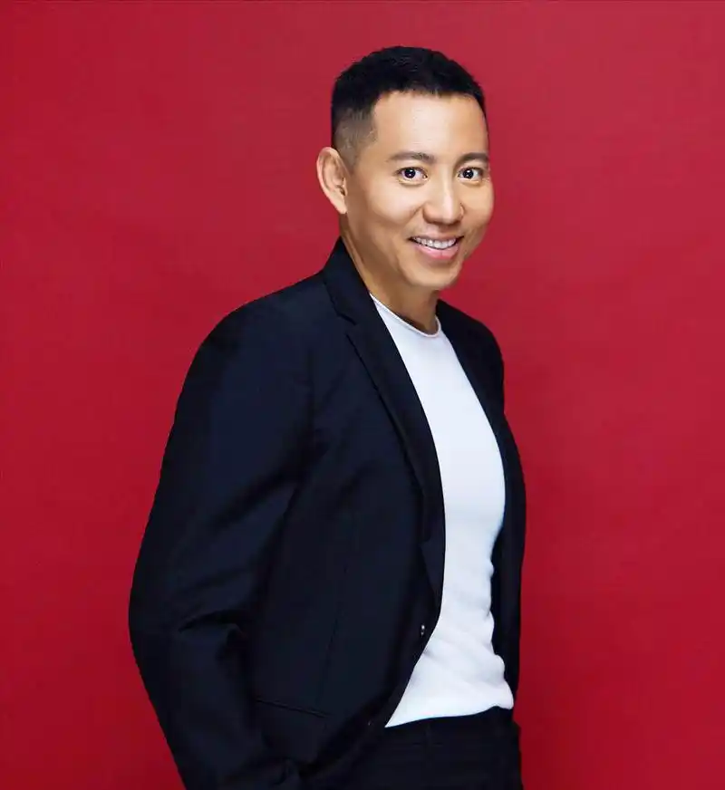 谷智鑫:妻子是我一生的恩人 谷智鑫,一位备受欢迎的演技派男星,曾当选