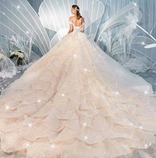 心理测试选择一件你认为最美的婚纱测你哪方面是最让人嫉妒的