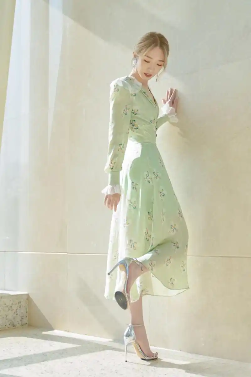 孟美岐  白嫩玉足合集