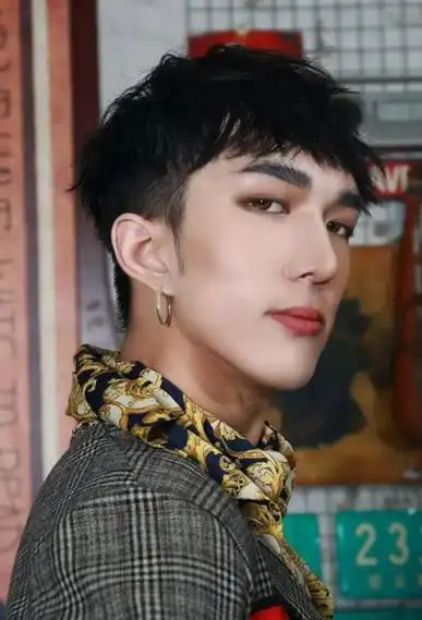 00后男生剃出的潮流短发 小哥哥都合适的短发演示 - 发型设计 - 领啦