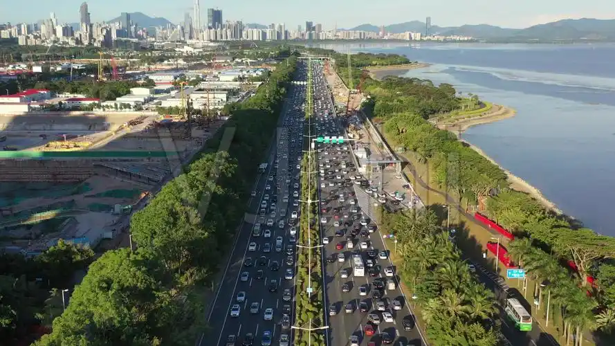 航拍 深圳最美沿海大道:滨海大道晚高峰