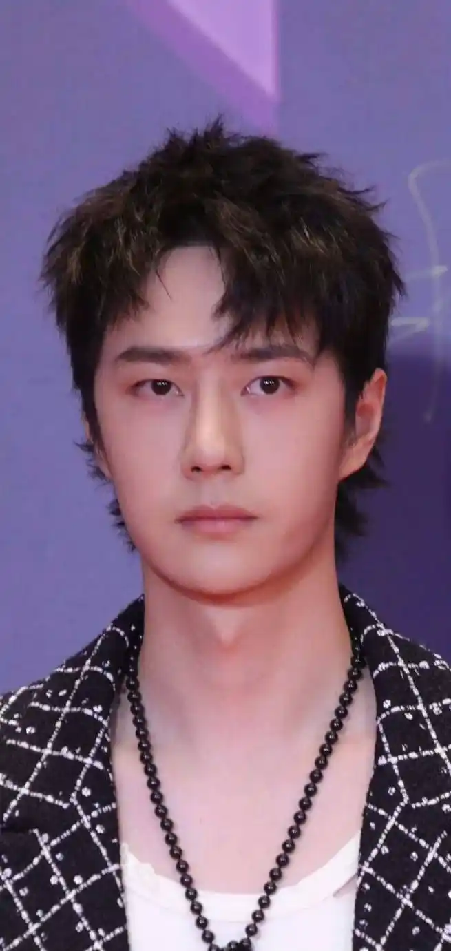 尖叫之夜男明星怼脸生图:白敬亭斗鸡眼,魏大勋鼻子歪,王一博假_女明星