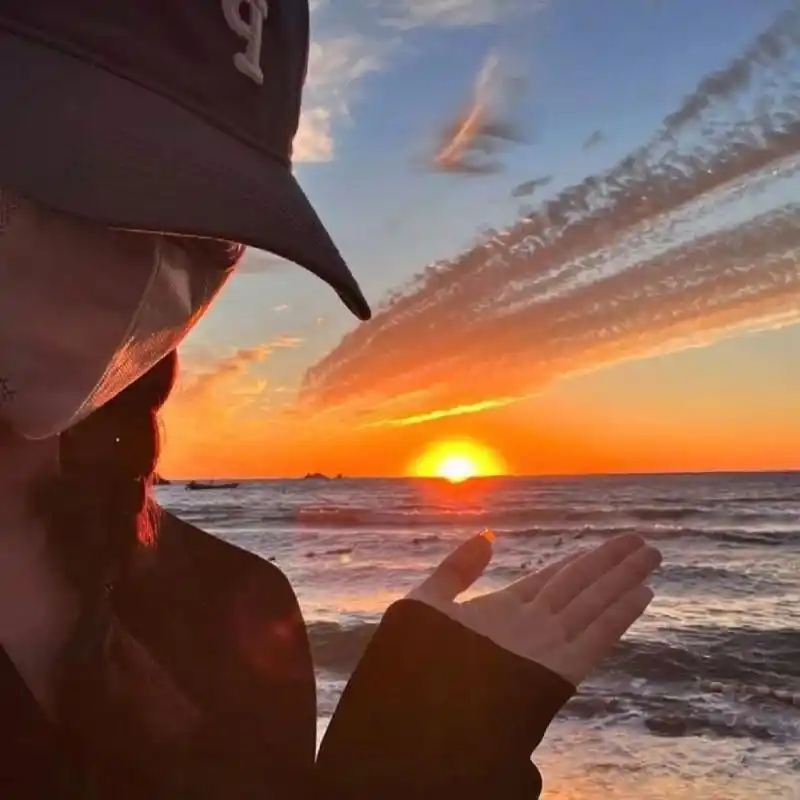 夕阳落日氛围感女生头像|背影 小众微信 拿原图看置顶笔记 #氛围感