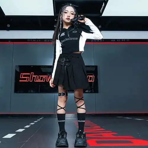 少儿街舞嘻哈演出服套装女孩个性时髦潮牌爵士舞走秀舞蹈服春秋装