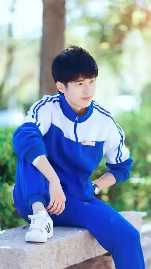 种反差叫刘昊然周冬雨,恋情曝光仅一年,活成了"相反"的样子