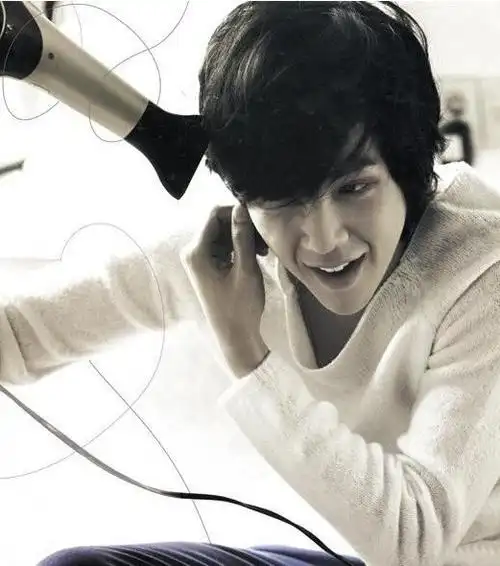 男生吹头发的技巧掌握