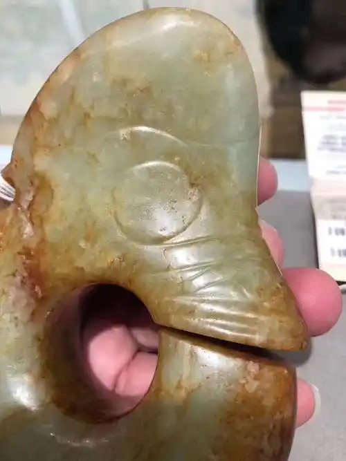 一件红山文化玉猪龙:拍出1600万!