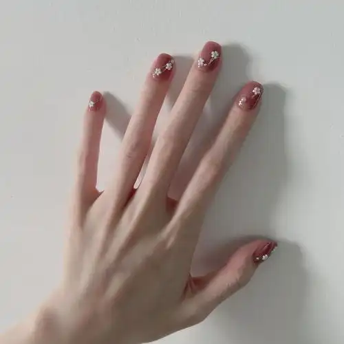 短款花瓣珍珠美甲温柔显白豆沙色穿戴甲可拆卸美甲贴成品指甲甲片