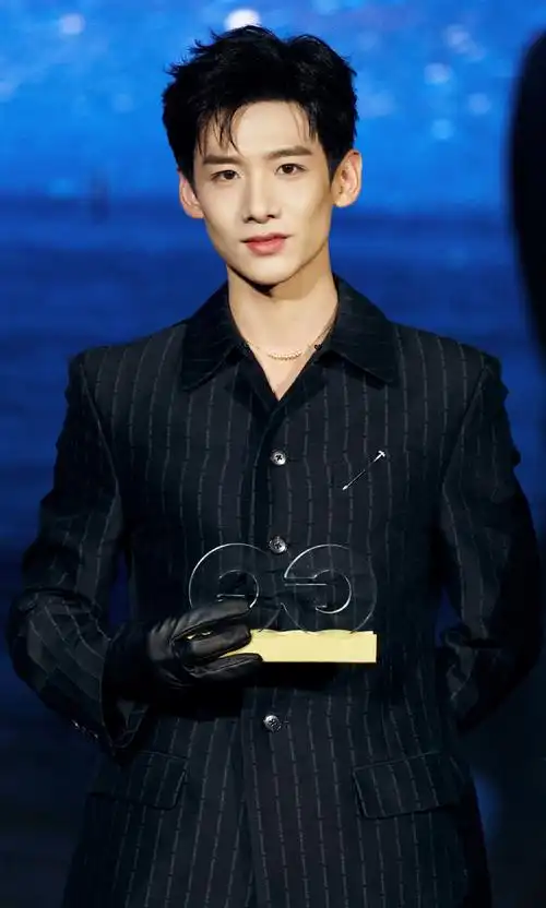 白敬亭gq人物盛典帅气写真