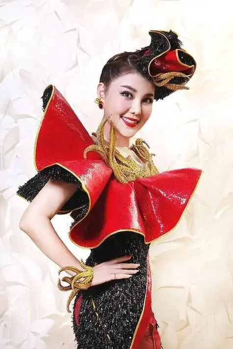 乌兰图雅个人介绍(著名歌唱家乌兰图雅:草原上走出的蒙古之花,失恋后