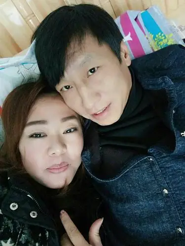 夫妻合影,如此甜蜜.