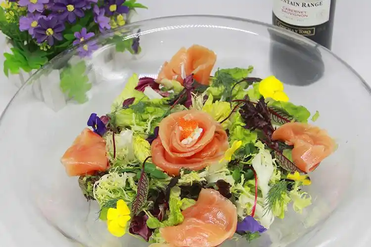 烟熏三文鱼沙拉